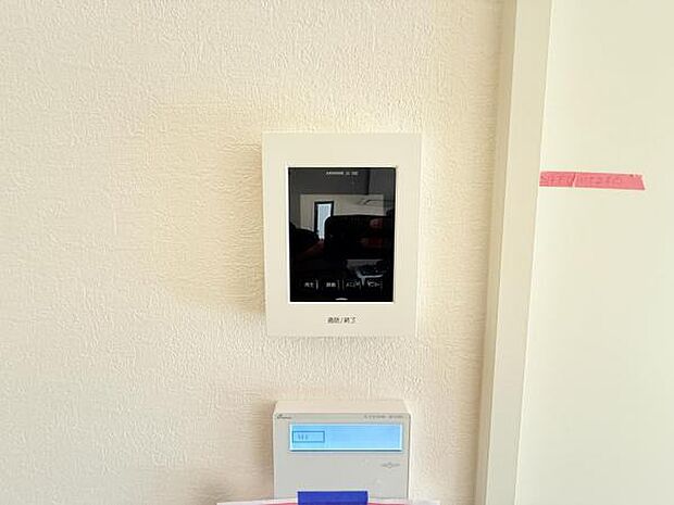 訪問者を確認できるTVモニター付きインターフォンです。