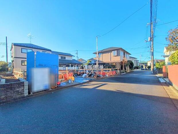 前面道路を含めた現地写真です。