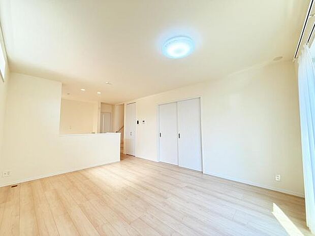 家族団らんの場所としてゆったりと居心地の良いリビングです。