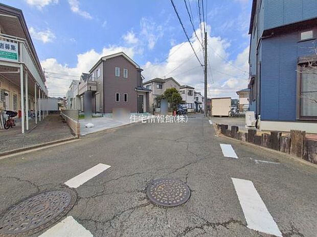 前面道路を含めた現地写真です。