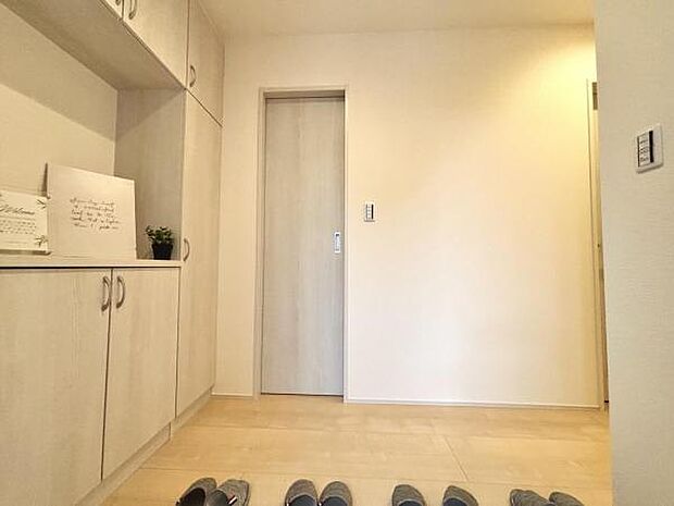 いつも気持ちよくご家族を迎えられる玄関です。