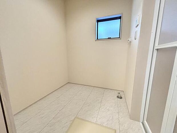 脱衣所は小さなお子様がいるご家庭にも重宝されます。