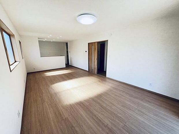 リビングダイニングになります。ご家族そろっての素敵な空間になりそうですね。