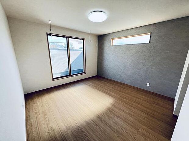 約8.2帖の主寝室スペースです。お子様が小さいうちは一緒に就寝できますね。