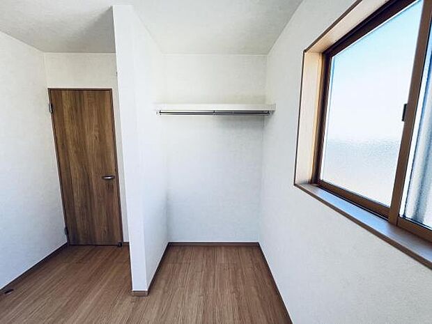 いつでもお部屋をスッキリお使い頂ける収納スペースを設置。