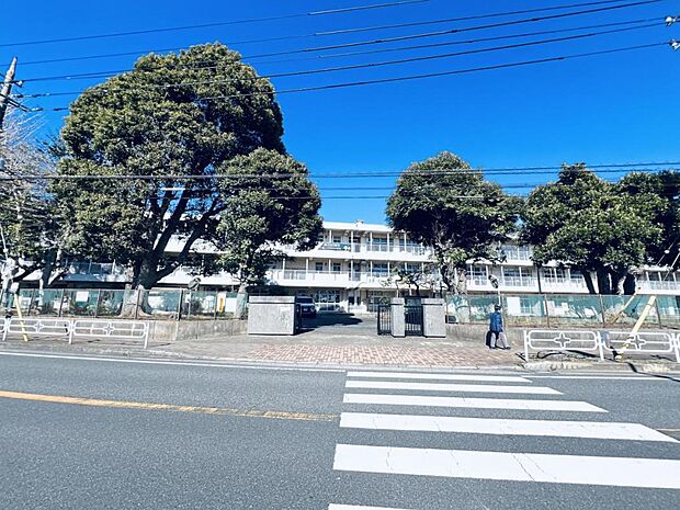 千草台中学校まで約800m(徒歩10分)