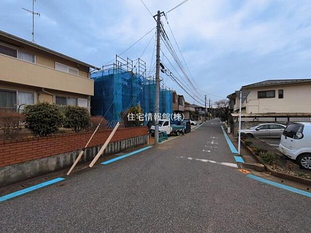 前面道路を含めた現地写真です。