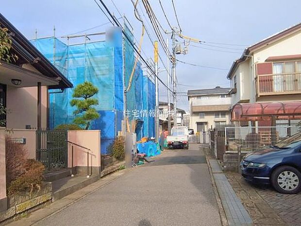 前面道路を含めた現地写真です。