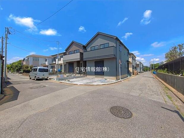 前面道路を含めた現地写真です。