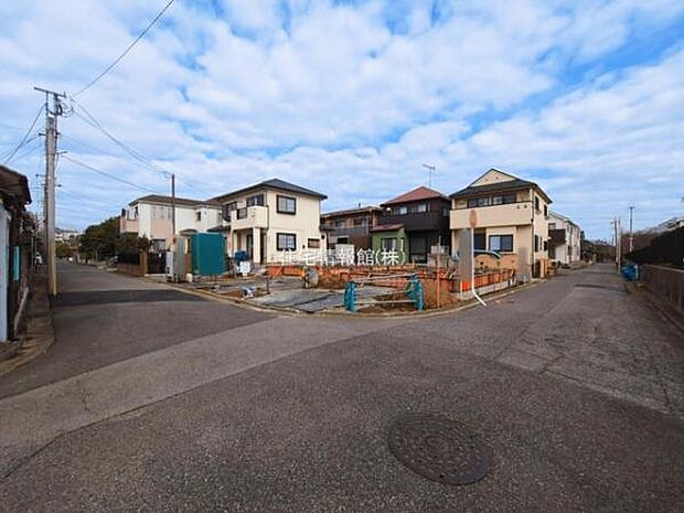 前面道路を含めた現地写真です。