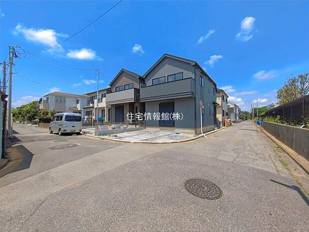 前面道路を含めた現地写真です。