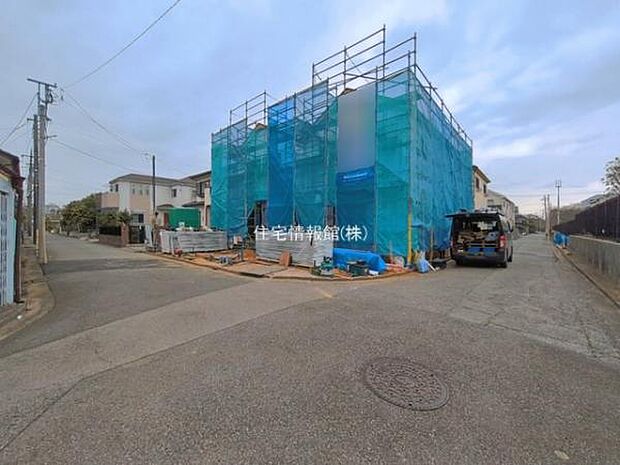 前面道路を含めた現地写真です。