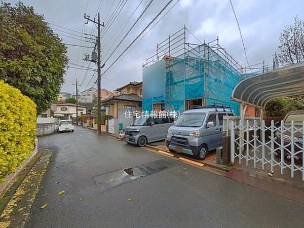 前面道路を含めた現地写真です。