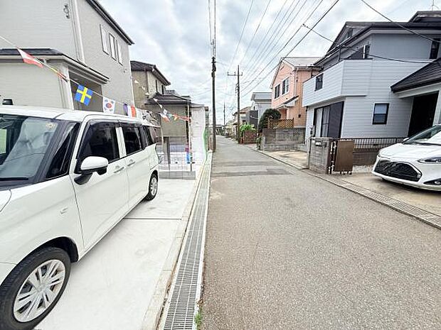 前面道路を含めた現地写真です。