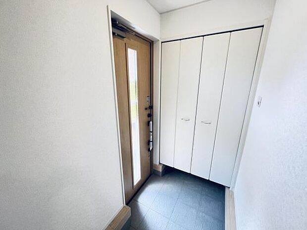 散らかりがちな玄関もスッキリの玄関収納付。