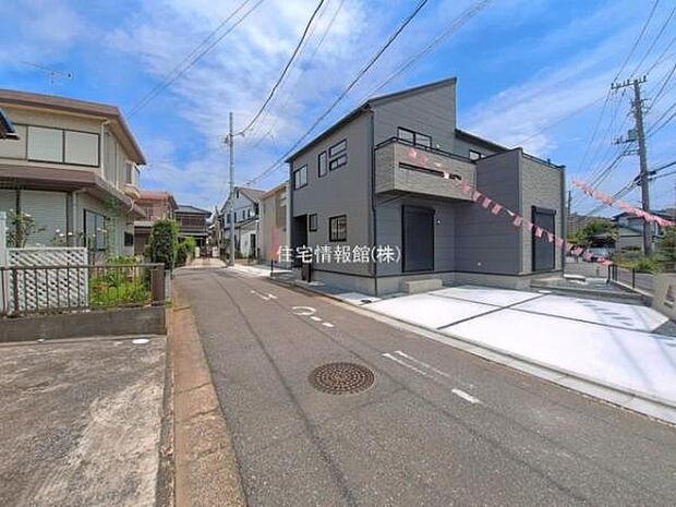前面道路を含めた現地写真です。