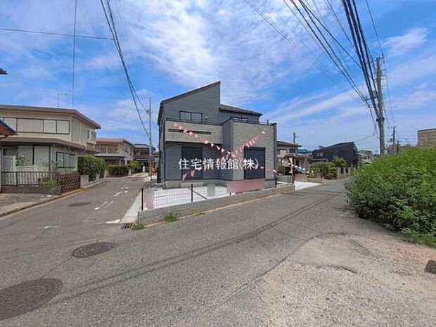 前面道路を含めた現地写真です。