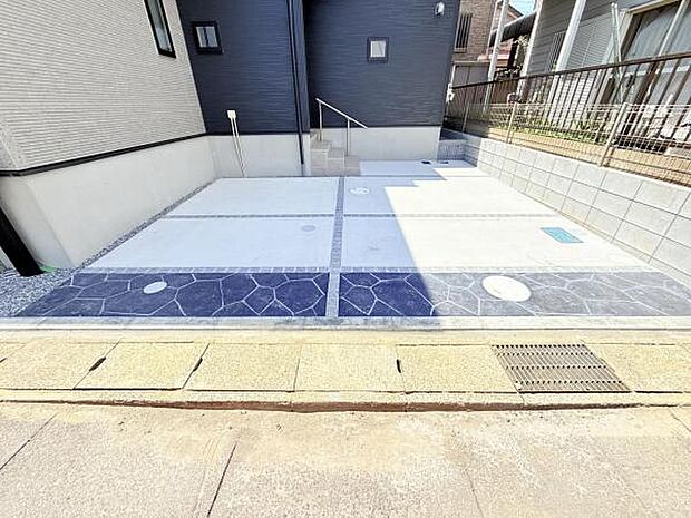 駐車場ももちろん完備しておりますのでお車所有の方にも心強いです。