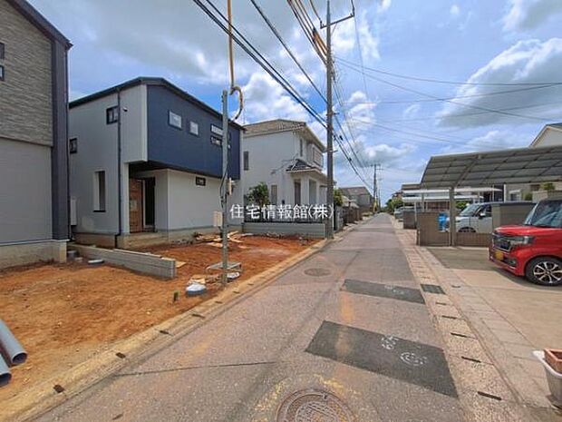 前面道路を含めた現地写真です。