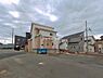 外観：前面道路を含めた現地写真です。