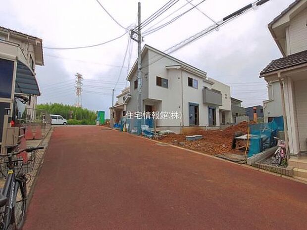 前面道路を含めた現地写真です。