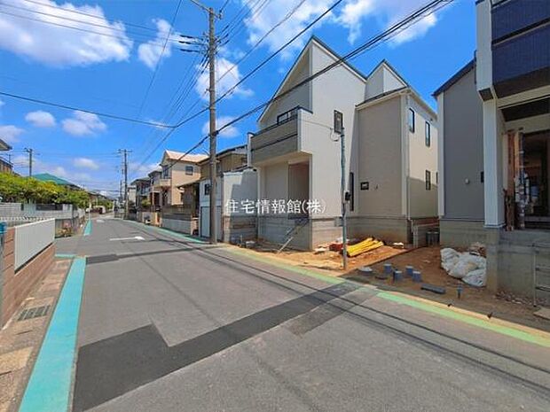 前面道路を含めた現地写真です。