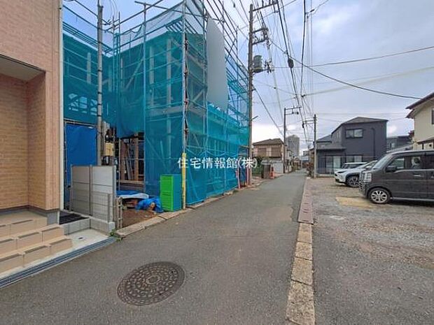 前面道路を含めた現地写真です。