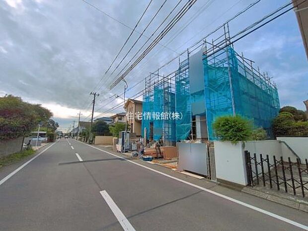 前面道路を含めた現地写真です。