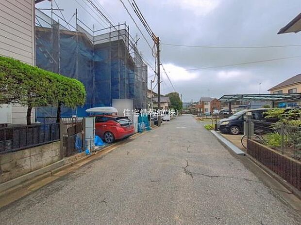 前面道路を含めた現地写真です。