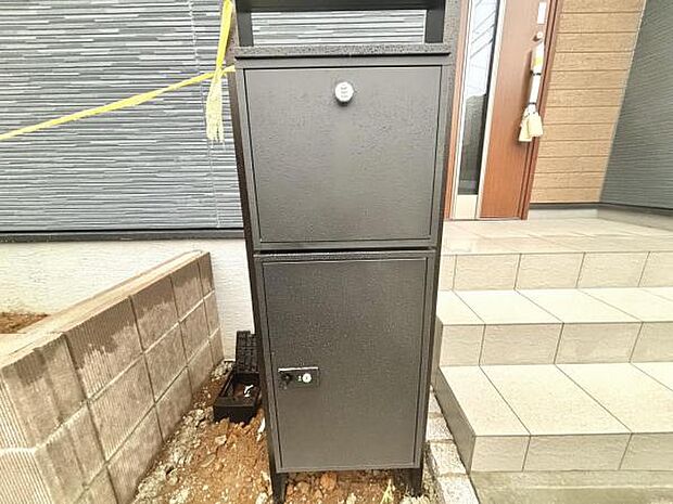 宅配ボックスのご紹介です。