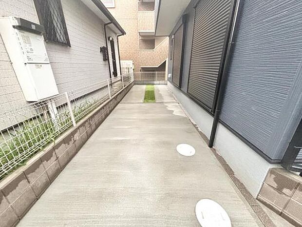 駐車場ももちろん完備しておりますのでお車所有の方にも心強いです。