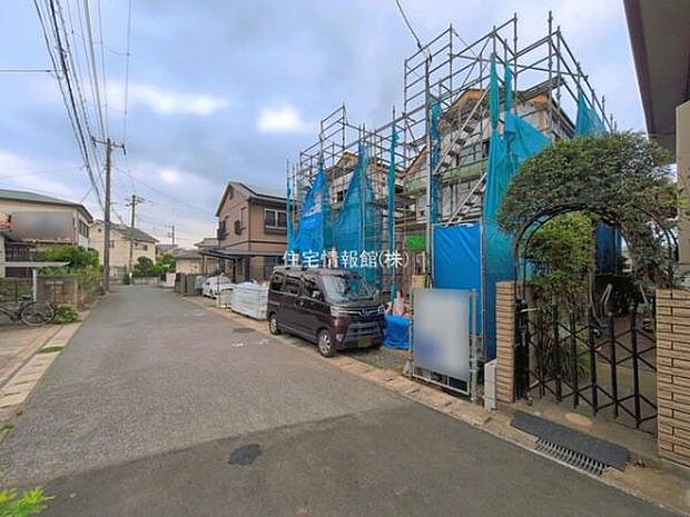 前面道路を含めた現地写真です。