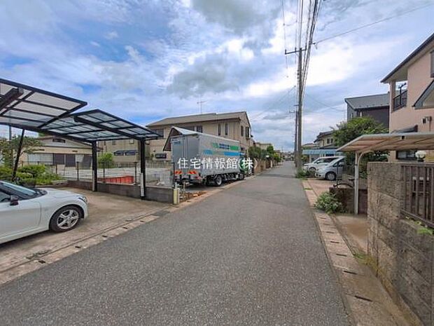 前面道路を含めた現地写真です。