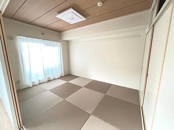 和室スペースです。畳のお部屋は寛げる空間ですね。
