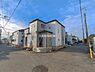 外観：前面道路を含めた現地写真です。