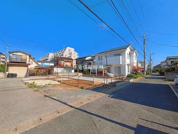 前面道路を含めた現地写真です。