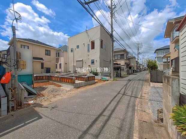 前面道路を含めた現地写真です。