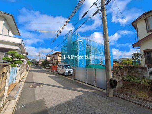 前面道路を含めた現地写真です。