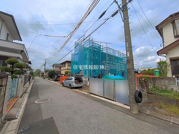 前面道路を含めた現地写真です。