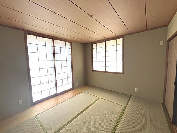 和室スペースです。畳のお部屋は寛げる空間ですね。
