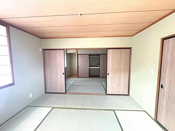 和室スペースです。畳のお部屋は寛げる空間ですね。