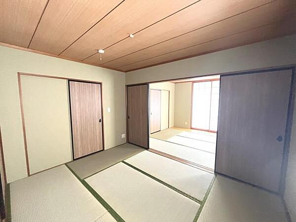 和室スペースです。畳のお部屋は寛げる空間ですね。
