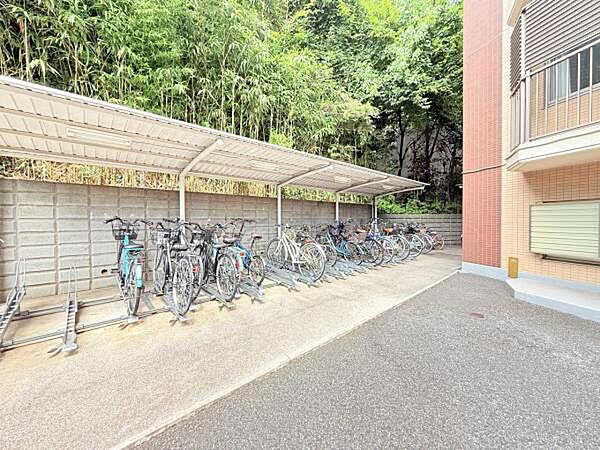敷地内の駐輪場です。