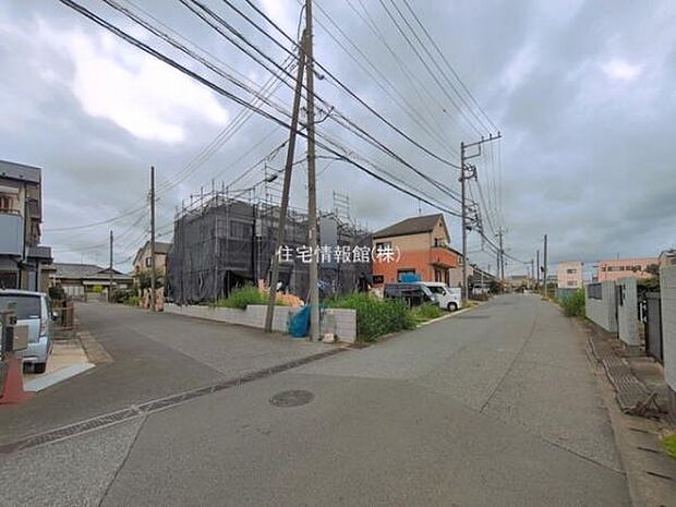 前面道路を含めた現地写真です。