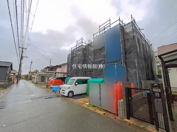 前面道路を含めた現地写真です。