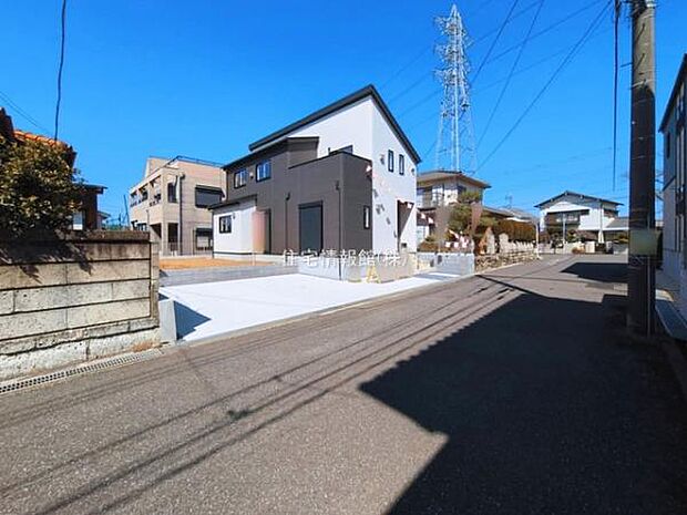 前面道路を含めた現地写真です。