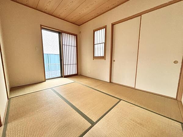 和室スペースです。畳のお部屋は寛げる空間ですね。