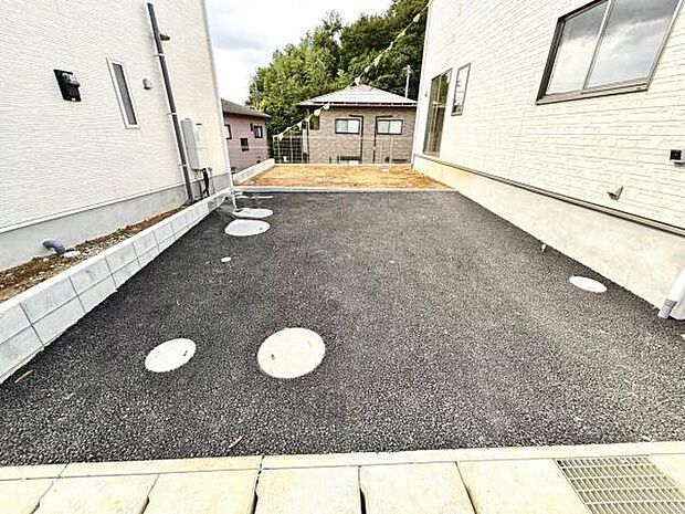 駐車場ももちろん完備しておりますのでお車所有の方にも心強いです。