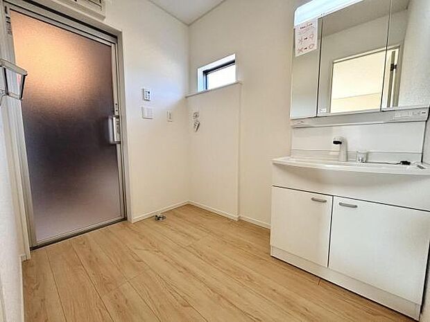 脱衣所は小さなお子様がいるご家庭にも重宝されます。