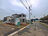 外観：前面道路を含めた現地写真です。